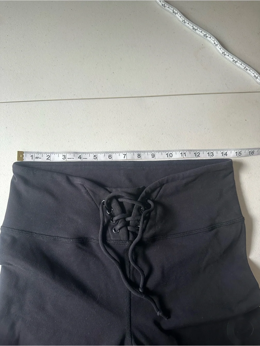 Alo Yoga 7” Yogi Lace Up Biker Shorts Black Size L GUC